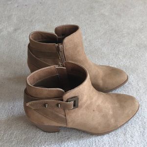 Tan small heeled shoes